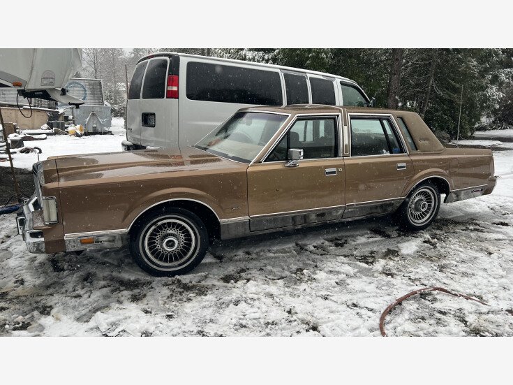 Thumbnail Photo undefined for 1985 Lincoln Town Car Executive